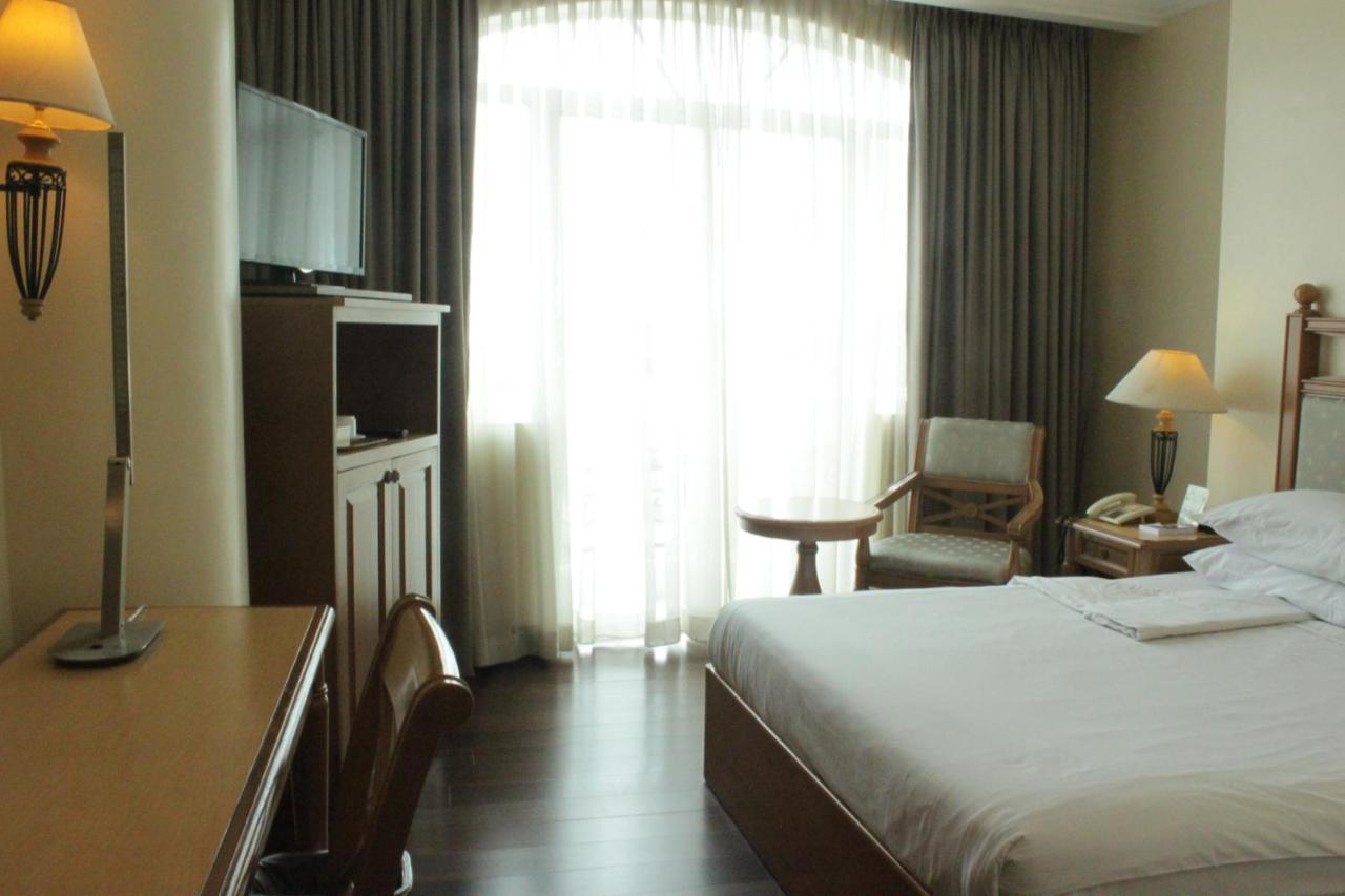 The Grand Dame Hotel Iloilo City Dış mekan fotoğraf
