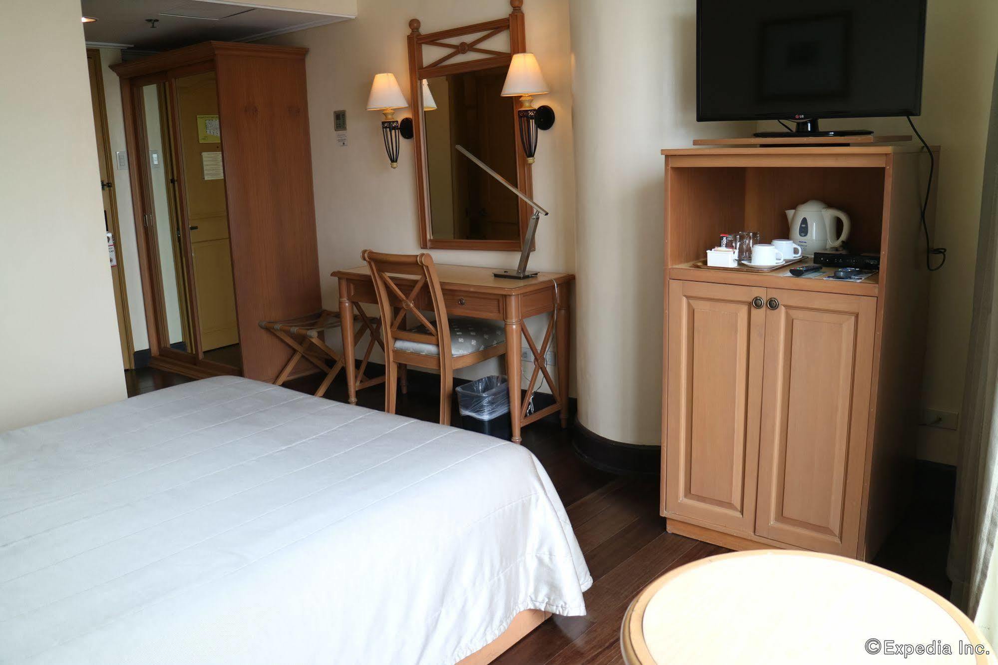 The Grand Dame Hotel Iloilo City Dış mekan fotoğraf