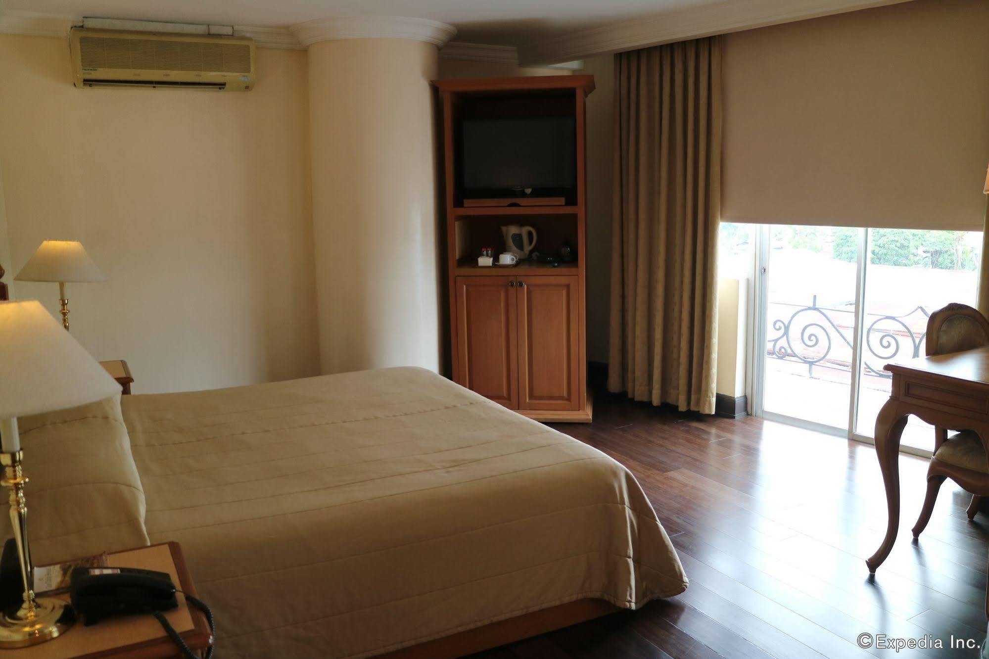 The Grand Dame Hotel Iloilo City Dış mekan fotoğraf